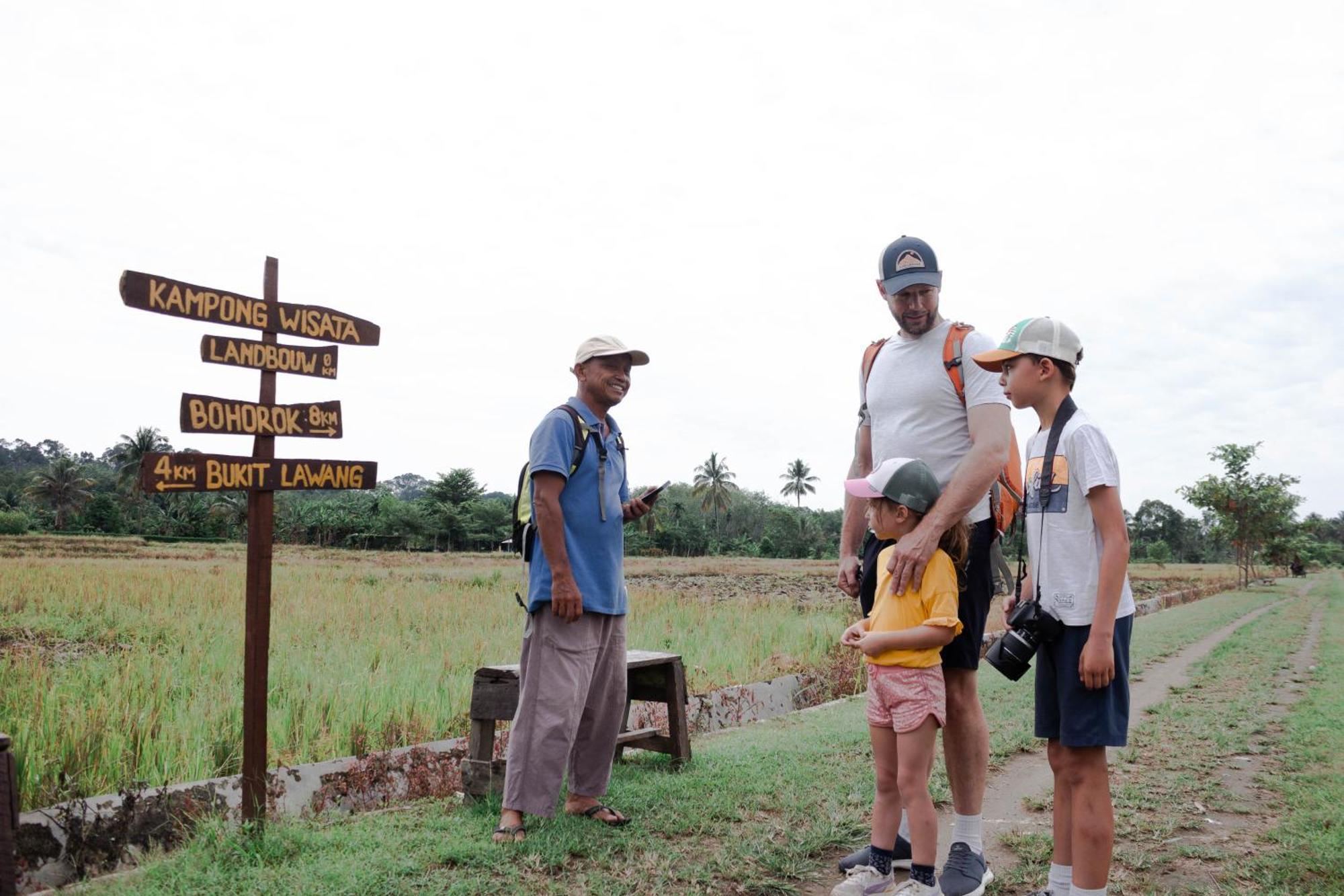 Ambow Homestay Jungle Trekking & Village Tour Bukit Lawang Kültér fotó
